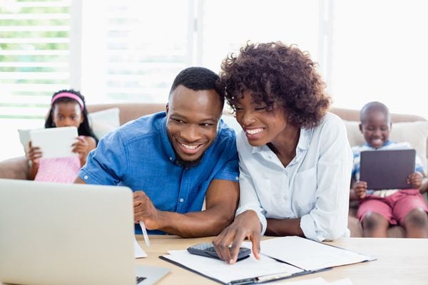 Image of couple at a computer. How Our Gillette Comfort Program Benefits You.